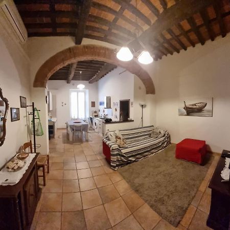 Onda Blu - Bilocale Con Aria Condizionata A Due Passi Dal Castello E Dal Torrione E Rivellino Apartment Piombino Bagian luar foto