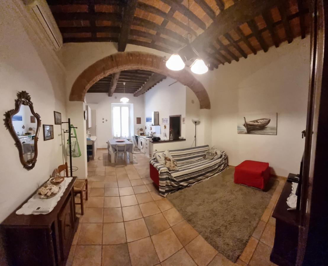 Onda Blu - Bilocale Con Aria Condizionata A Due Passi Dal Castello E Dal Torrione E Rivellino Apartment Piombino Bagian luar foto